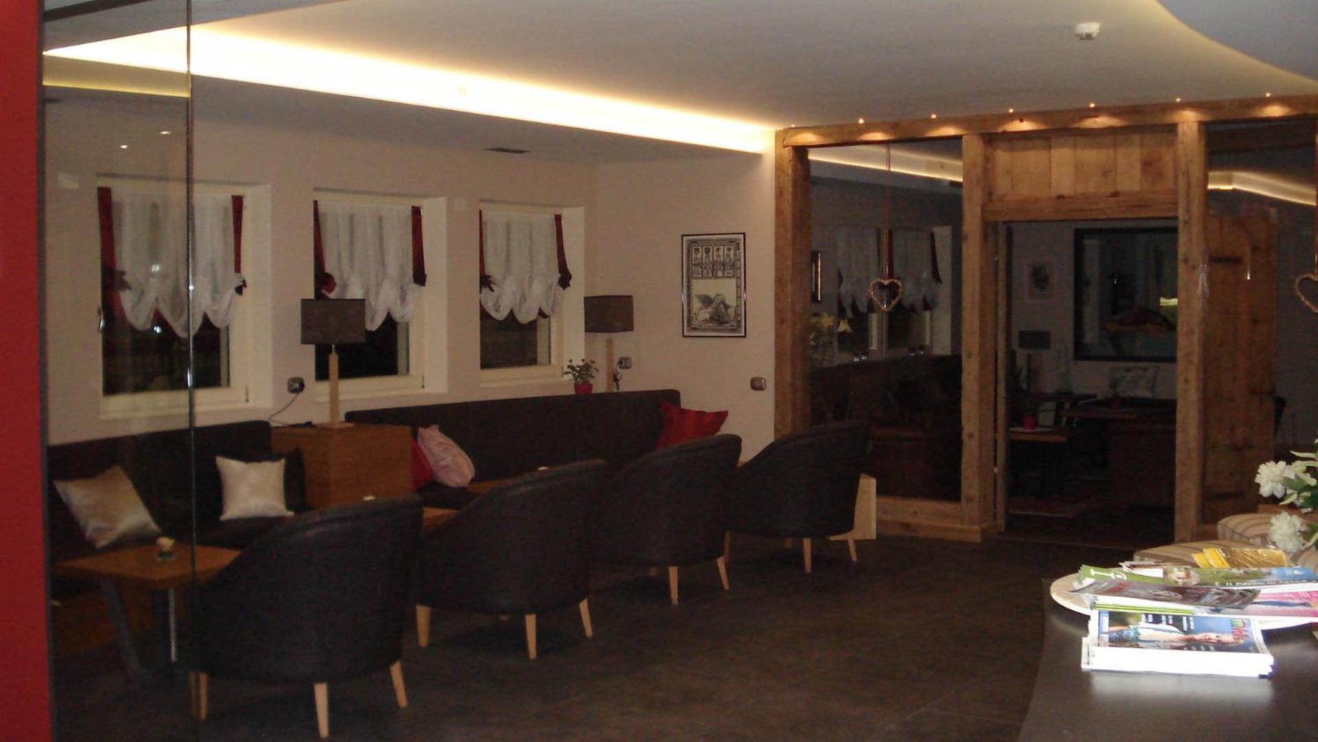 Hotel Garni Vittoria Fiera Di Primiero Εξωτερικό φωτογραφία