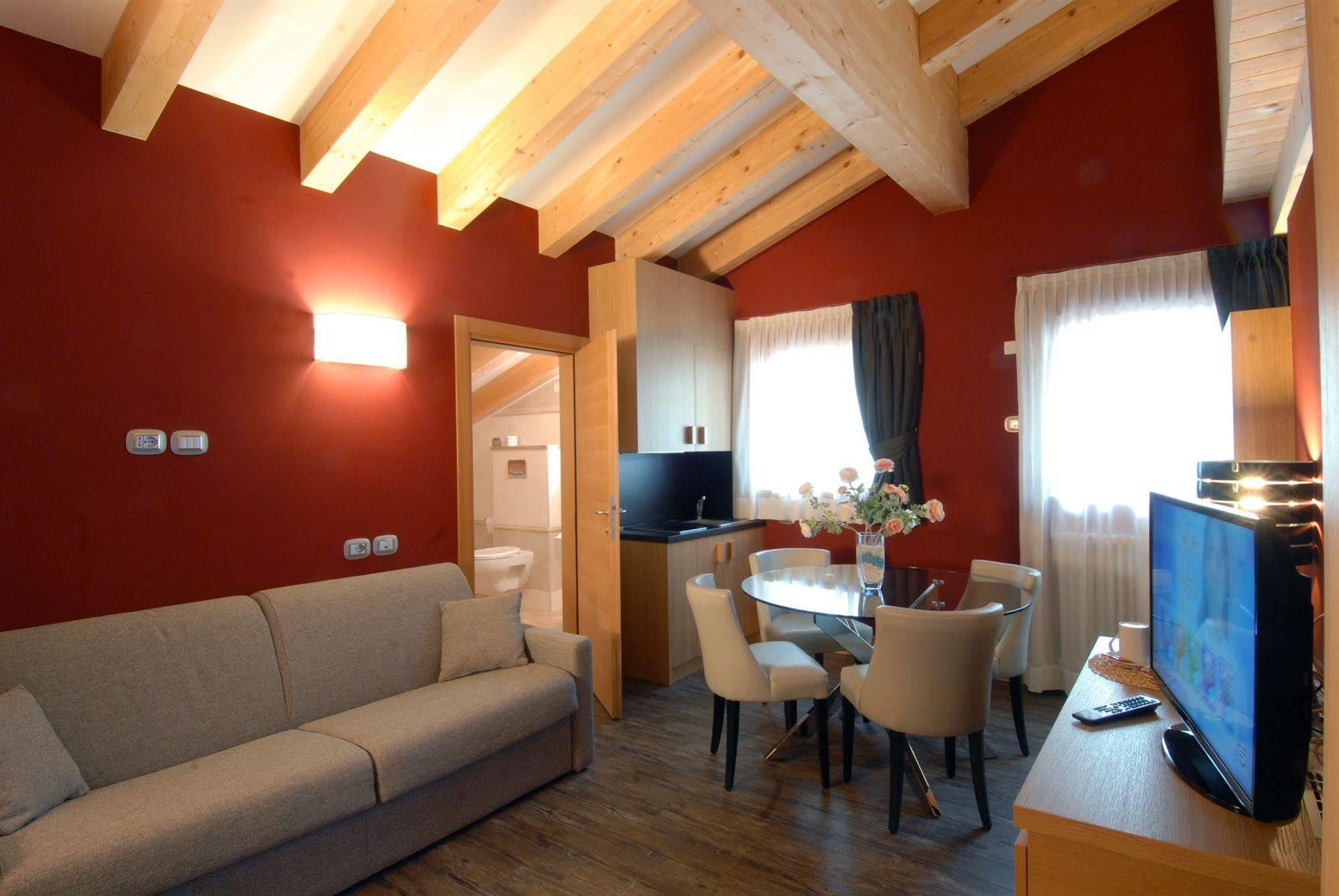 Hotel Garni Vittoria Fiera Di Primiero Εξωτερικό φωτογραφία