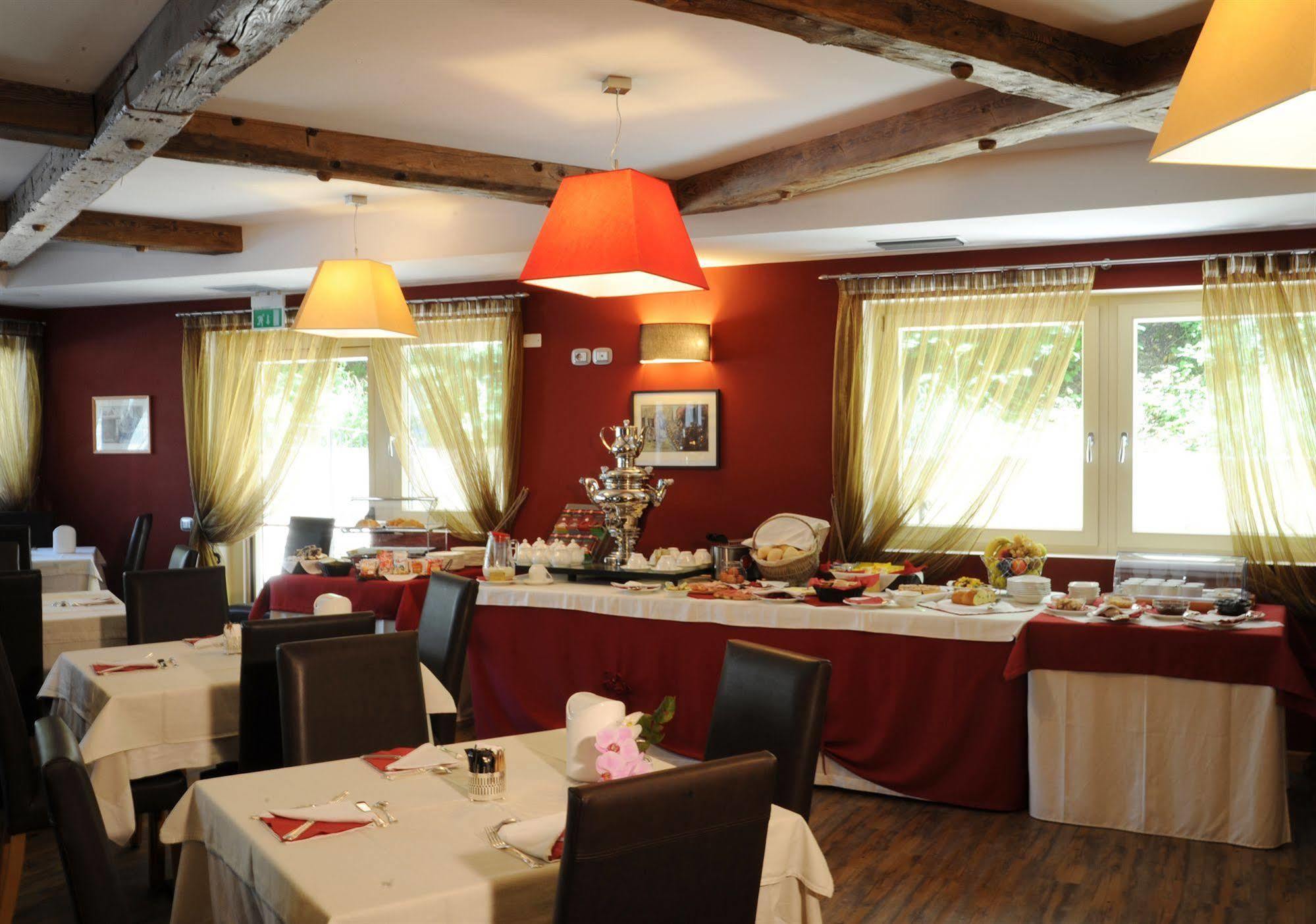Hotel Garni Vittoria Fiera Di Primiero Εξωτερικό φωτογραφία